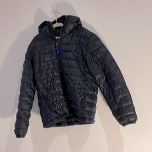 Navy blue winter puffy coat , boys size 6-7